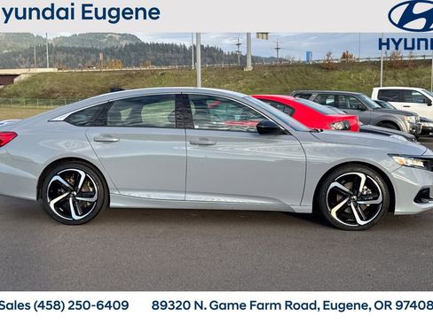 Used 2022 Honda Accord Sport image 2