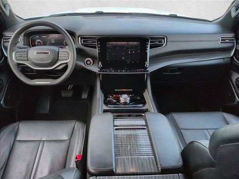 Used 2023 Jeep Wagoneer L Series II AWD/4WD image 30