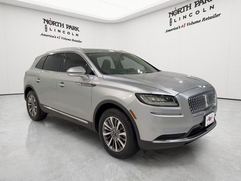 Used 2023 Lincoln Nautilus FWD w/ Premium Package image 7