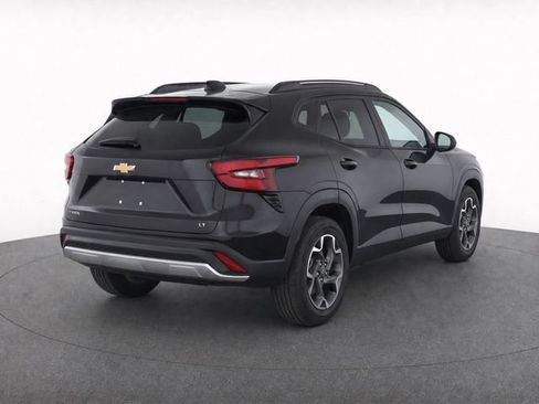 Used 2025 Chevrolet Trax LT FWD image 5