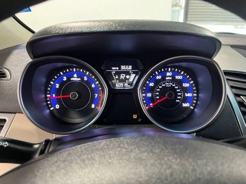 Used 2015 Hyundai Elantra SE w/ Option Group 02 FWD image 25