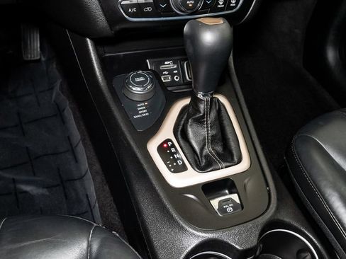 Used 2017 Jeep Cherokee Limited AWD/4WD image 19