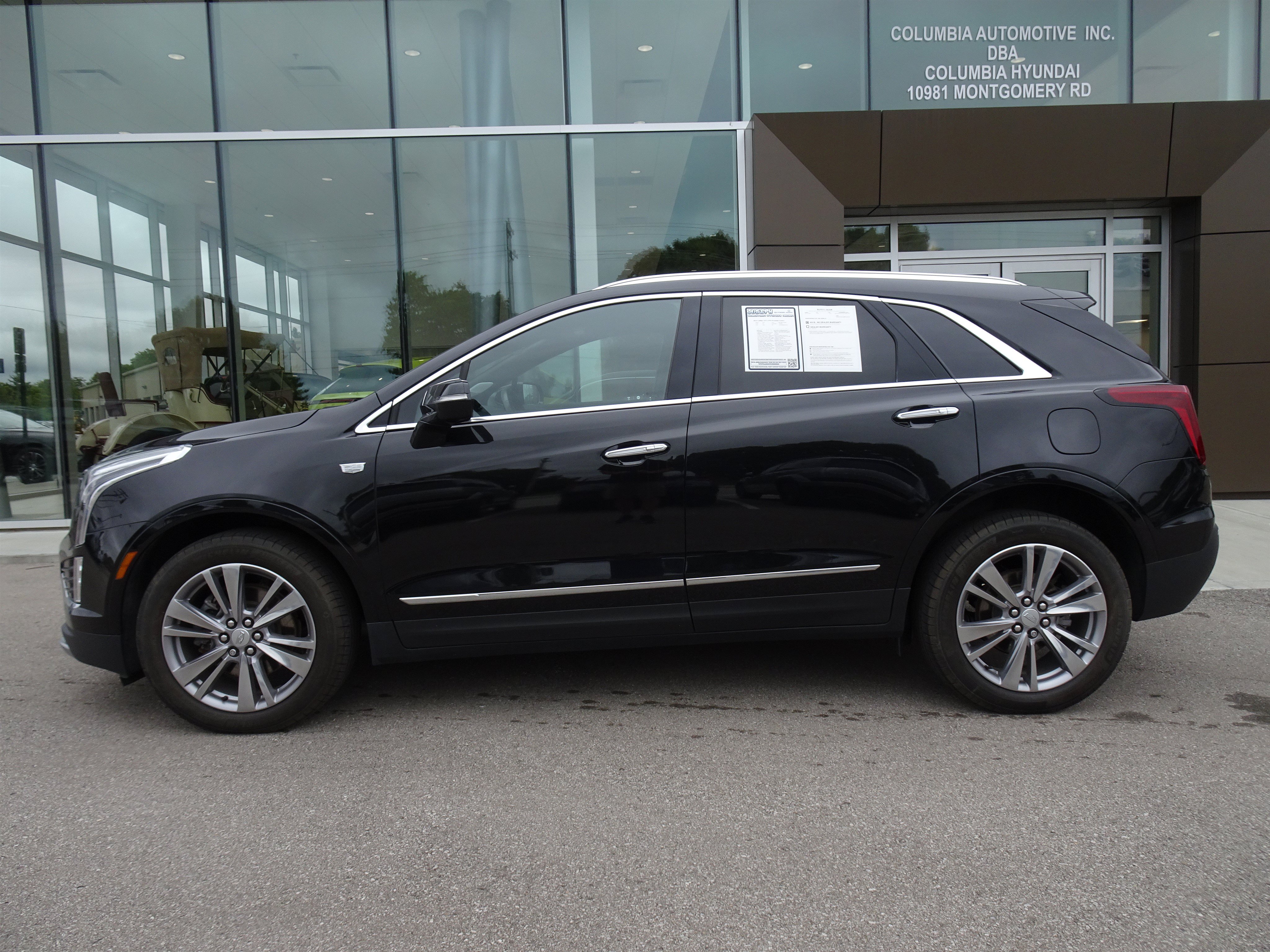 Used 2024 Cadillac XT5 Premium Luxury w/ LPO, Floor Liner Package AWD/4WD image 2