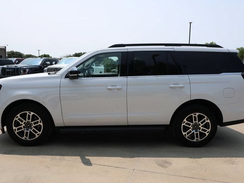 Used 2025 Ford Expedition Active AWD/4WD image 8