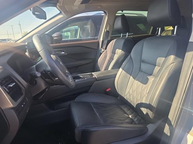 Used 2023 Nissan Rogue Platinum w/ Platinum Premium Package FWD image 12