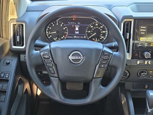 Used 2025 Nissan Frontier SV image 17
