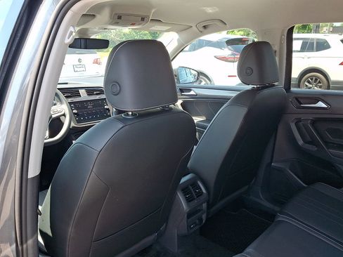 Used 2024 Volkswagen Tiguan SE AWD/4WD image 21