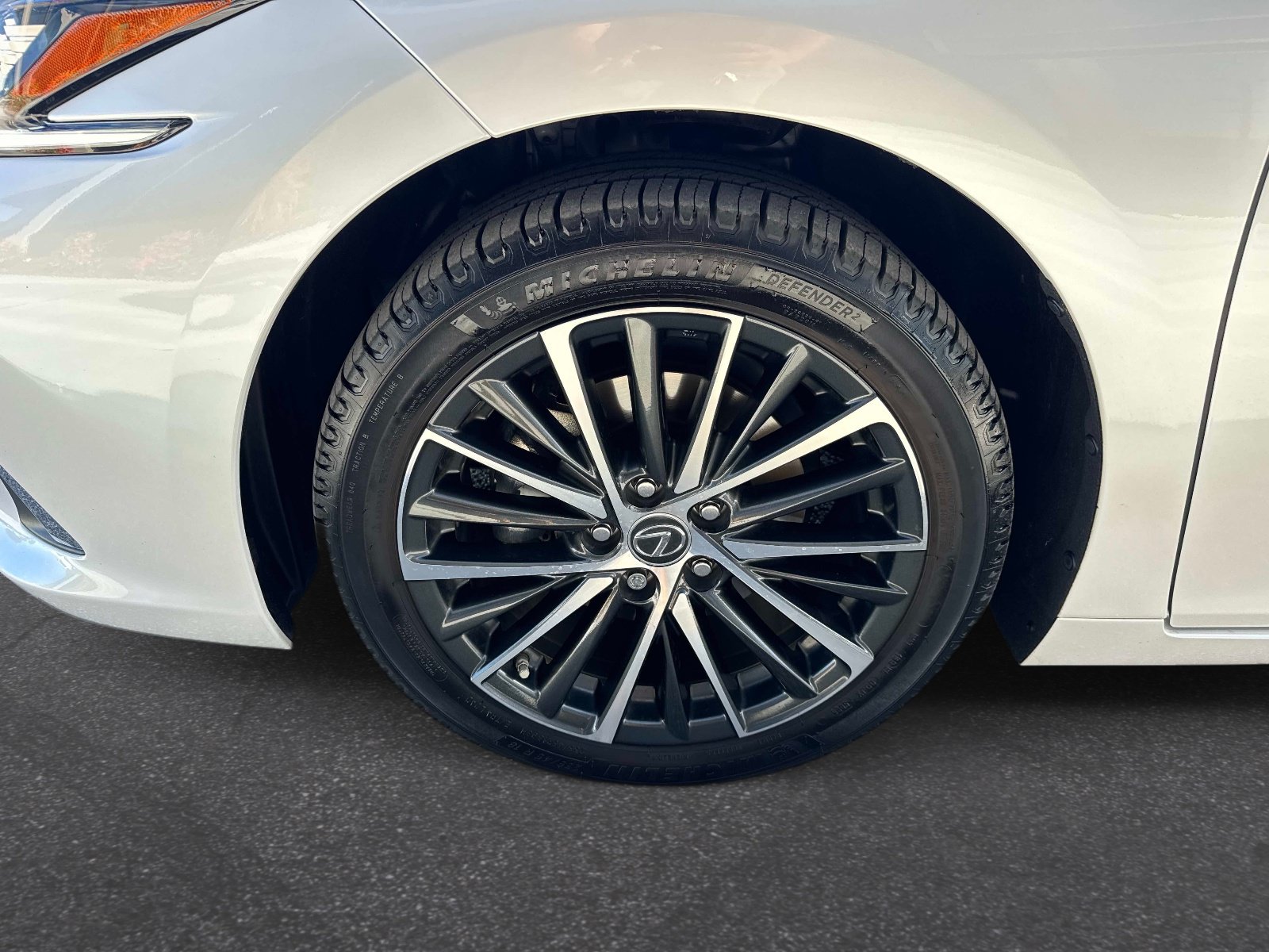 Used 2024 Lexus ES 300h w/ Premium Package FWD image 10