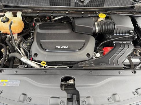 Used 2017 Chrysler Pacifica Limited w/ UConnect Theater Package image 21