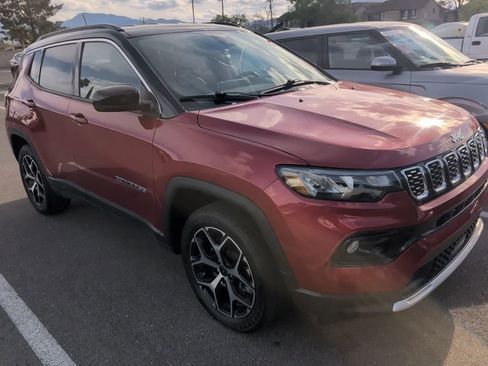 Used 2025 Jeep Compass Limited image 4