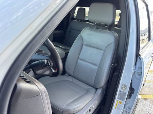 Used 2023 Chevrolet Silverado 3500 LTZ w/ LTZ Convenience Package image 21