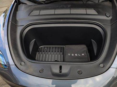 Used 2023 Tesla Model Y Long Range AWD/4WD image 33