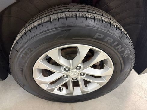 Used 2019 Hyundai Santa Fe SEL FWD image 11
