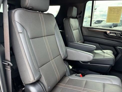 Certified 2025 Chevrolet Suburban High Country AWD/4WD image 23