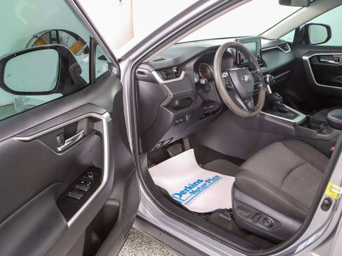 Used 2021 Toyota RAV4 XLE image 3