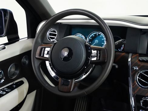 Used 2023 Rolls-Royce Cullinan w/ Cullinan Package image 44