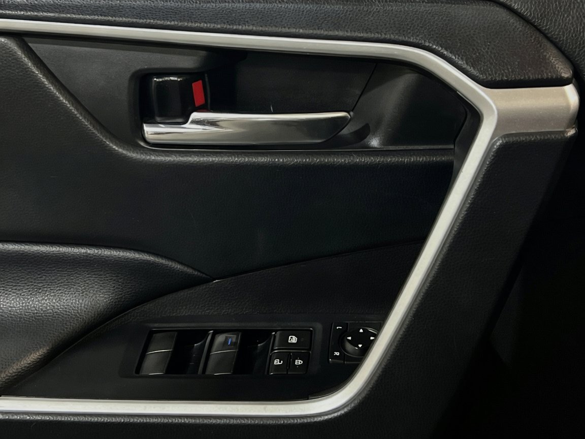 Used 2021 Toyota RAV4 XLE w/ Carpet Mat Package (TMS) FWD image 13