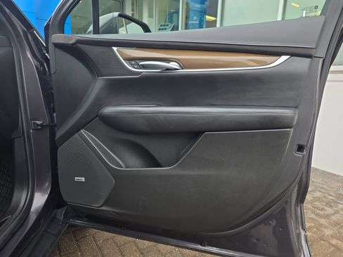 Used 2018 Cadillac XT5 Platinum w/ Driver Assist Package image 34