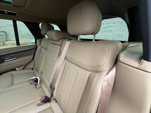 Certified 2025 Land Rover Range Rover SE image 28