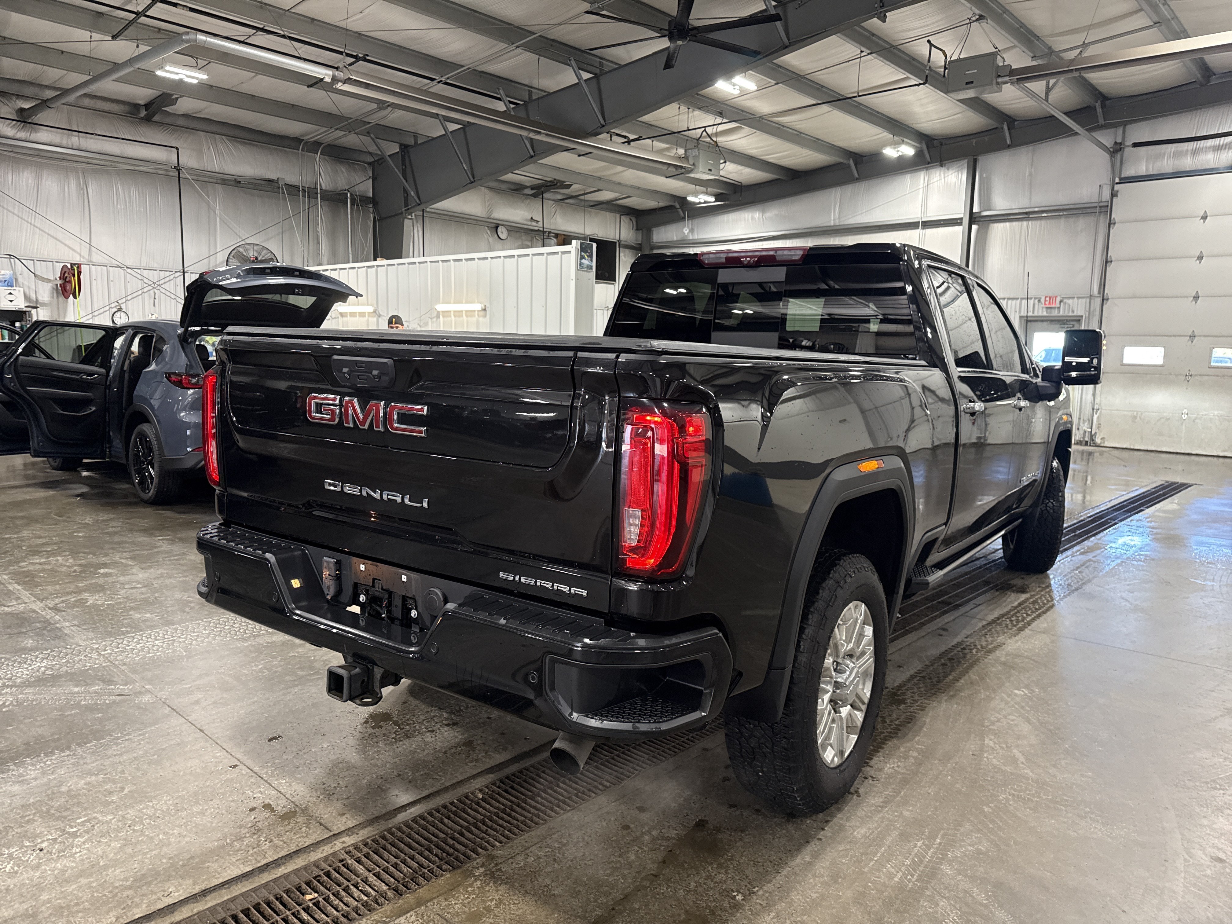 Used 2023 GMC Sierra 2500 Denali w/ Denali Ultimate Package AWD/4WD image 3