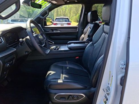 Used 2024 Jeep Wagoneer L Series II RWD image 13
