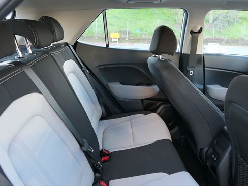 Used 2025 Hyundai Venue SEL image 23