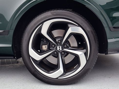 Used 2022 Bentley Bentayga AWD/4WD image 14