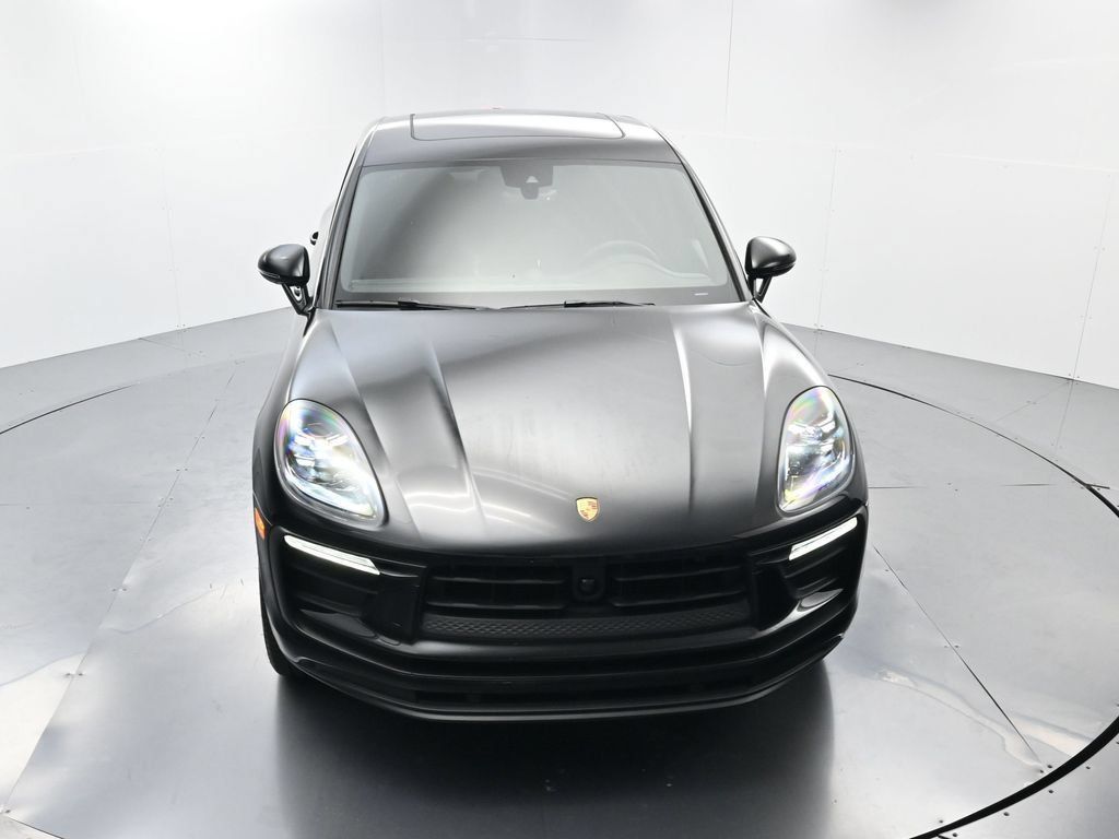 Certified 2025 Porsche Macan AWD/4WD image 43