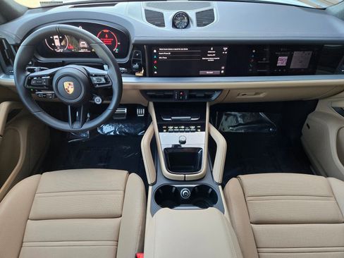 Used 2026 Porsche Cayenne GTS AWD/4WD image 13