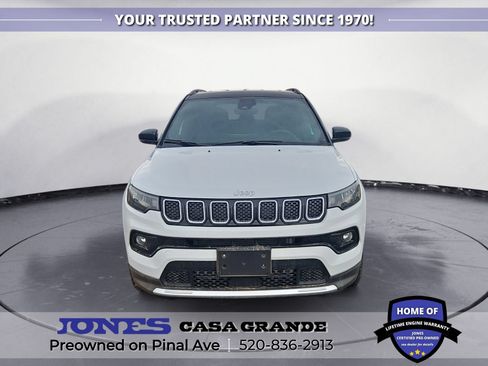 Used 2023 Jeep Compass Limited AWD/4WD image 2