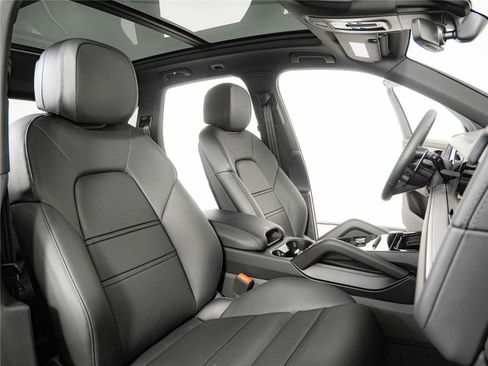 Certified 2026 Porsche Cayenne AWD/4WD image 24