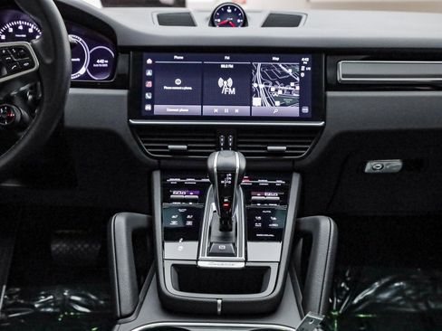 Used 2023 Porsche Cayenne Platinum Edition image 17