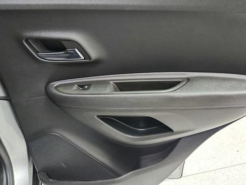 Used 2017 Chevrolet Trax LS AWD/4WD image 37