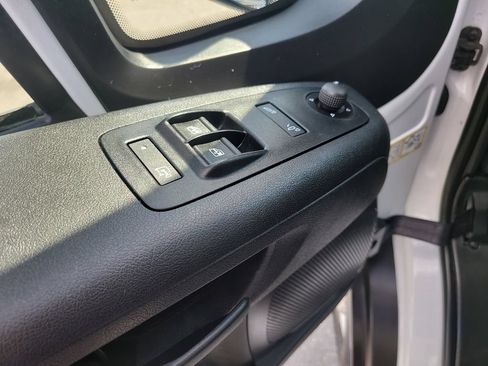 Used 2025 RAM ProMaster 2500 w/ Convenience Group FWD image 18