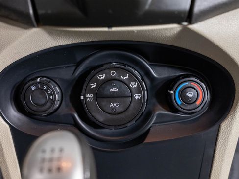 Used 2012 Ford Fiesta S image 32