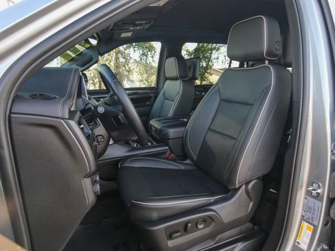 Used 2023 Chevrolet Suburban Premier w/ Advanced Technology Package image 15