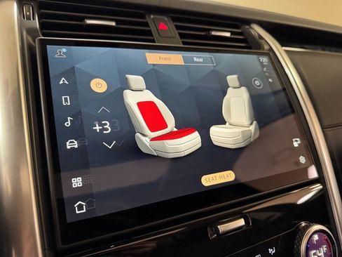 Used 2024 Land Rover Discovery S image 18