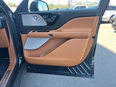 Used 2023 Lincoln Aviator Black Label w/ Class IV Trailer Tow Package image 25