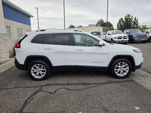 Used 2018 Jeep Cherokee Latitude AWD/4WD image 8