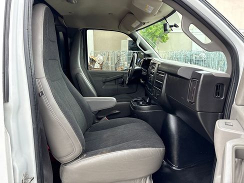 Used 2021 Chevrolet Express 2500 w/ Driver Convenience Package RWD image 6