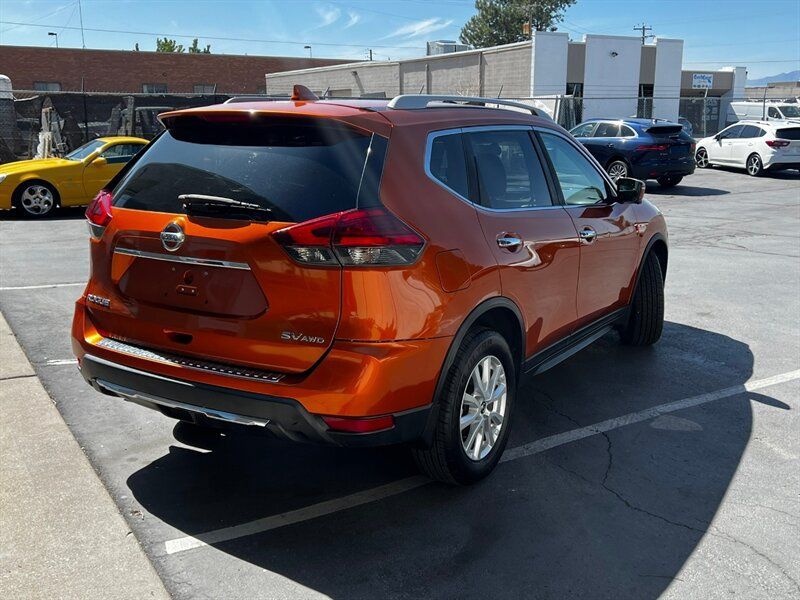 Used 2017 Nissan Rogue SV AWD/4WD image 7