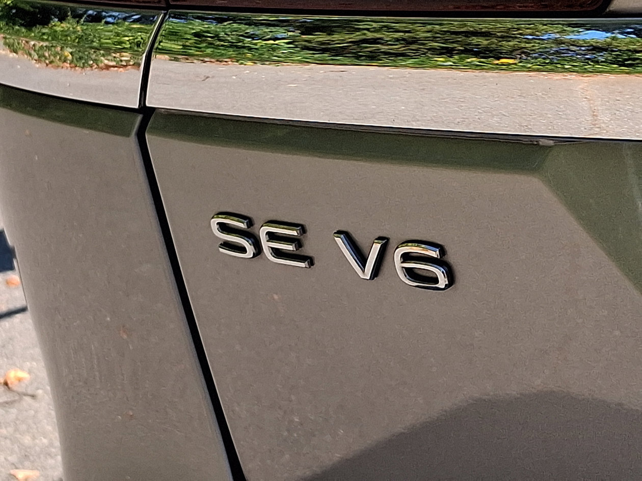 Certified 2022 Volkswagen Atlas SE w/ Black Wheel Package FWD image 31