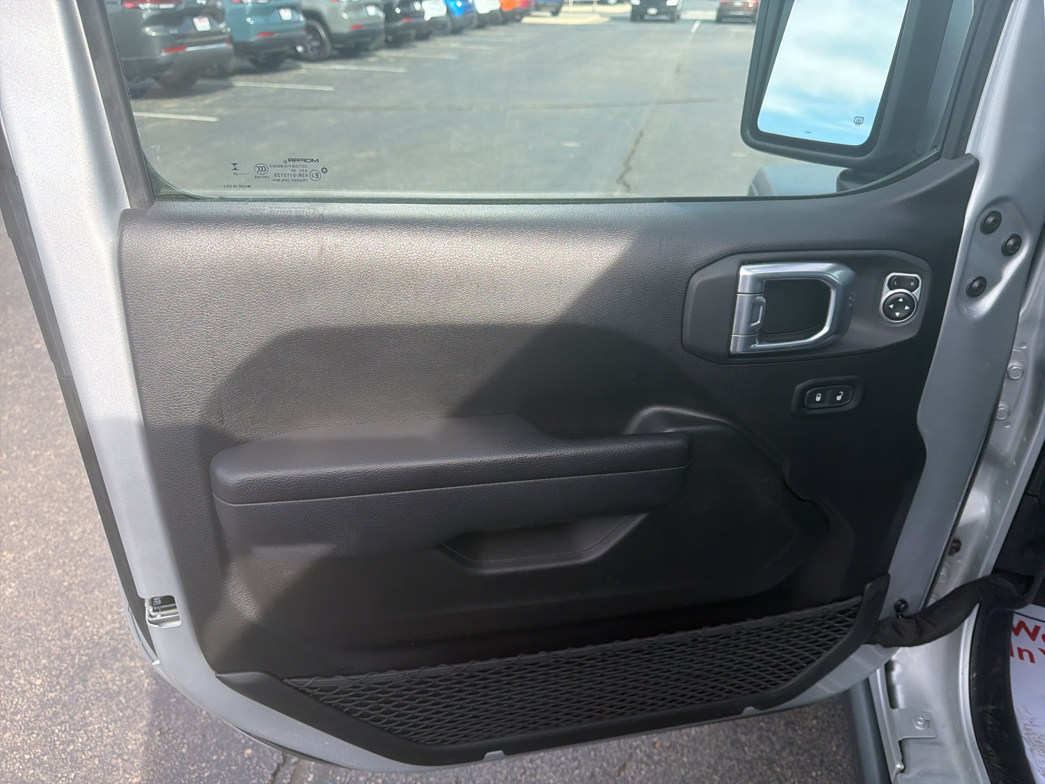 Used 2024 Jeep Gladiator Rubicon w/ Convenience Group AWD/4WD image 13