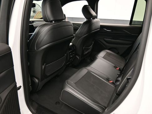 Used 2024 Jeep Grand Cherokee Altitude image 33