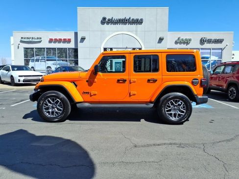 Used 2025 Jeep Wrangler Unlimited Sahara AWD/4WD image 1