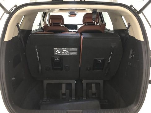 Certified 2024 Kia Carnival SX Prestige image 8