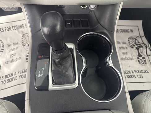 Used 2016 Toyota Highlander LE image 27