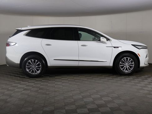 Used 2024 Buick Enclave Premium image 17