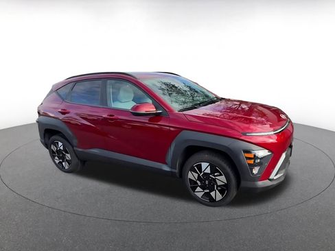 Used 2025 Hyundai Kona SEL image 2
