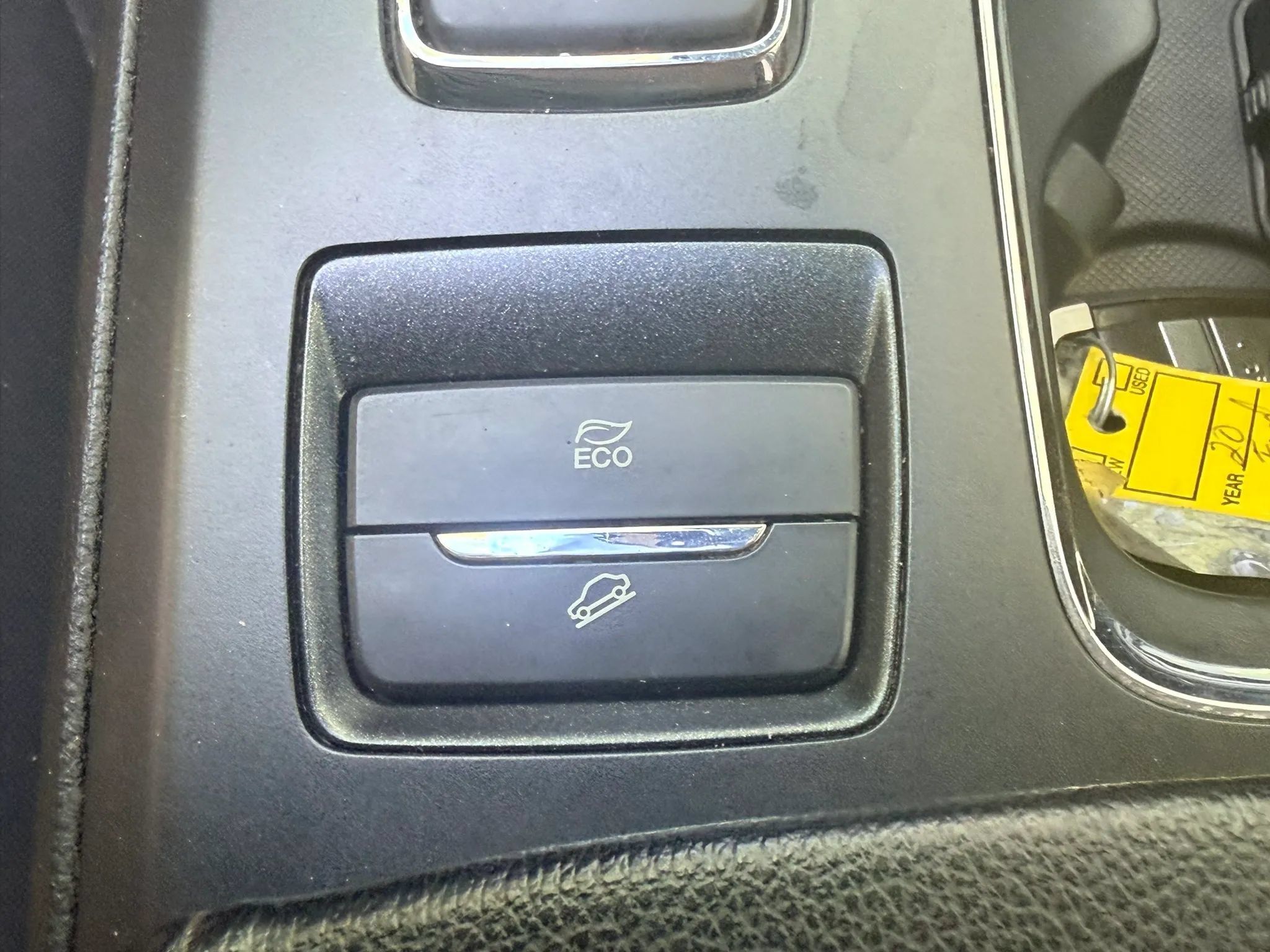 Used 2020 Ford Fusion SE FWD image 17
